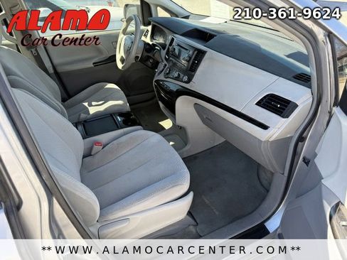 Used 2011 Toyota Sienna LE image 10