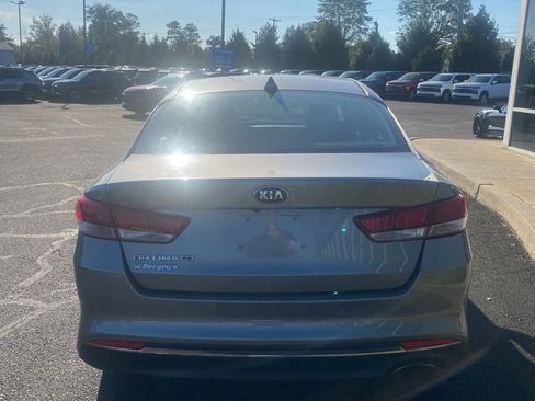 Used 2017 Kia Optima LX image 5