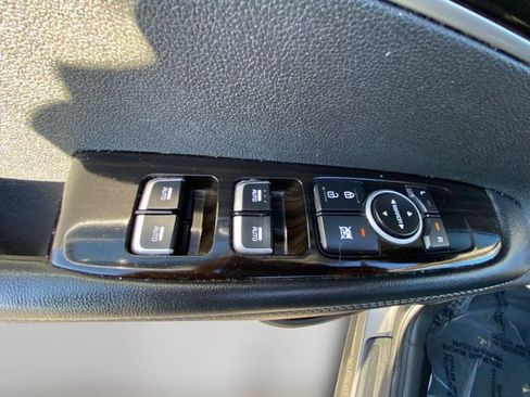 Used 2019 Kia Sorento EX image 17