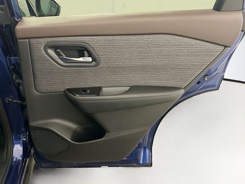 Used 2023 Nissan Rogue SV image 30