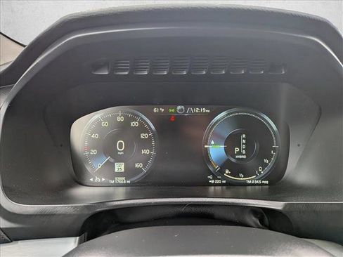 Used 2016 Volvo XC90 T8 Momentum w/ Vision Package image 10