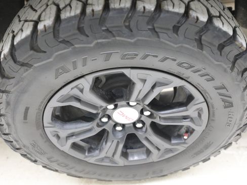 Used 2024 GMC Canyon Elevation w/ Elevation Premium Package AWD/4WD image 31