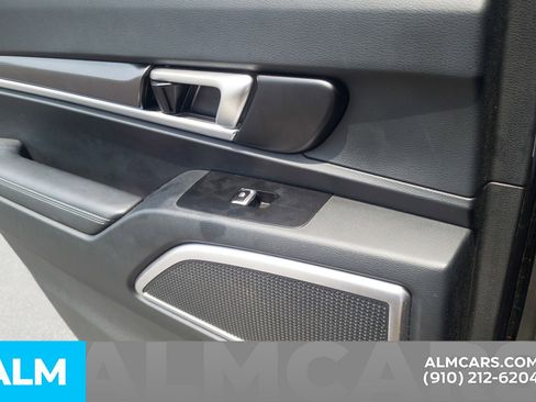 Used 2025 Kia Telluride S FWD image 27