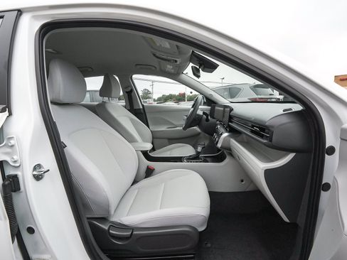 Used 2024 Hyundai Kona SE AWD/4WD image 46