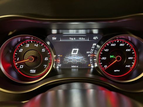 Used 2019 Dodge Charger SXT w/ Leather Interior Group RWD image 9