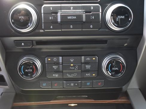 Used 2016 Ford F150 Lariat w/ Equipment Group 502A Luxury AWD/4WD image 30