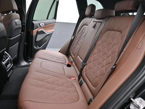 Used 2024 BMW X5 xDrive40i w/ M Sport Package AWD/4WD image 16
