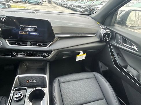 New 2026 Chevrolet Equinox LT w/ Convenience Package II FWD image 17