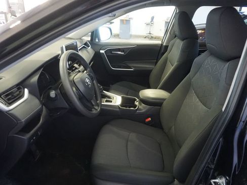 Certified 2025 Toyota RAV4 XLE AWD/4WD image 17