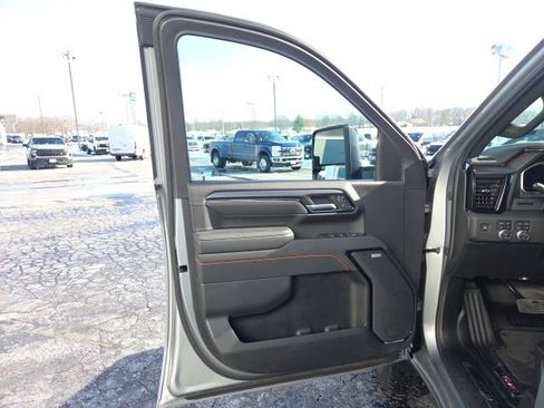Used 2025 GMC Sierra 2500 AT4 image 24