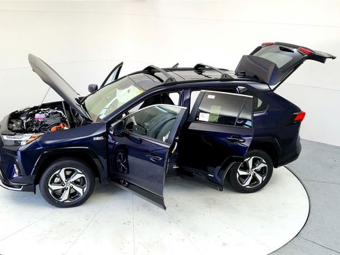 Certified 2024 Toyota RAV4 SE image 18