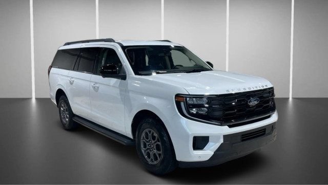 Used 2025 Ford Expedition Max Active RWD image 2