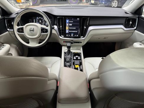 Used 2019 Volvo S60 T5 Momentum w/ Premium Package FWD image 10
