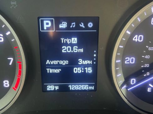 Used 2017 Hyundai Tucson Sport image 14