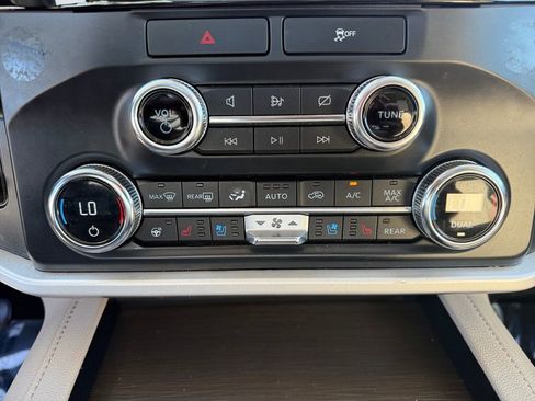 Used 2022 Ford Expedition Limited image 19