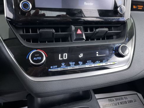 Used 2020 Toyota Corolla LE FWD image 16