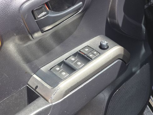 Used 2019 Toyota Tacoma SR5 RWD image 24