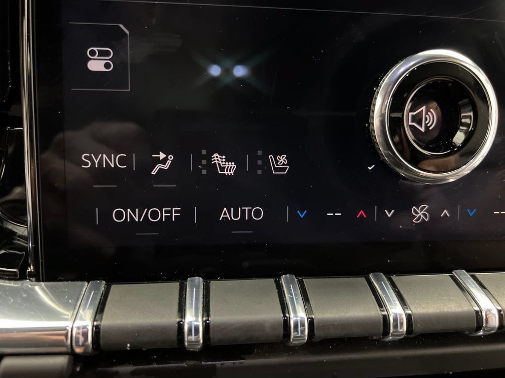 Used 2025 GMC Yukon XL Denali RWD image 60