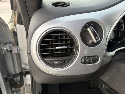 Used 2013 Volkswagen Beetle 2.5 50's Edition image 11