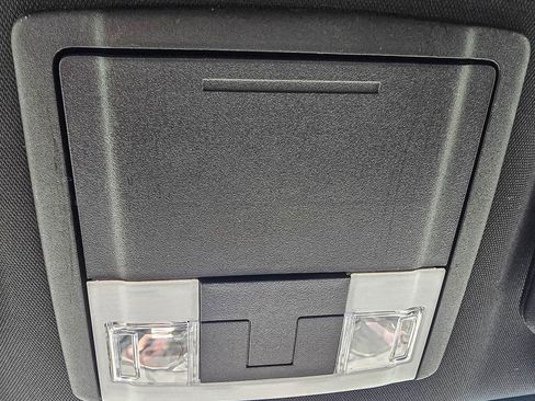 Used 2018 Ford Explorer XLT FWD image 27