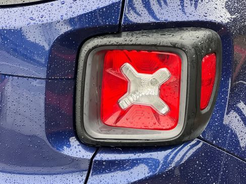 Used 2017 Jeep Renegade Trailhawk image 34