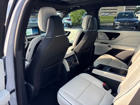 Certified 2025 Lincoln Aviator Black Label AWD/4WD image 27