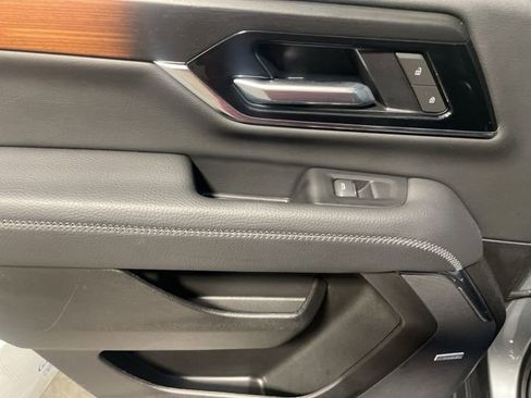 Used 2025 GMC Yukon Denali image 33