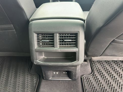 Used 2022 Volkswagen Atlas Cross Sport SEL R-Line AWD/4WD image 33