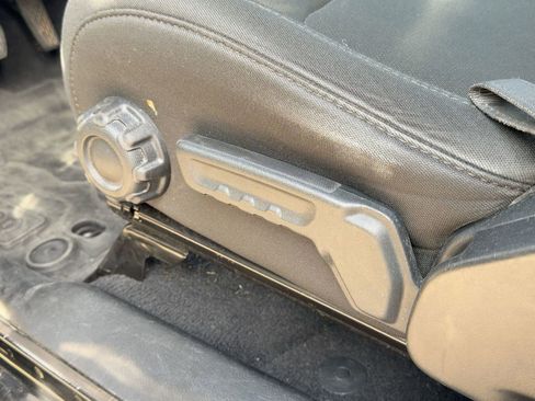 Used 2018 Jeep Wrangler Unlimited Sport image 12