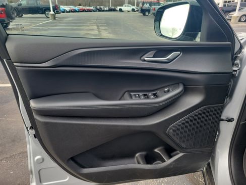 Used 2023 Jeep Grand Cherokee Altitude image 21