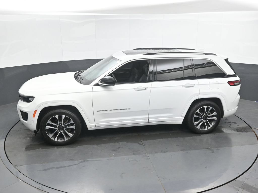 Used 2022 Jeep Grand Cherokee Overland AWD/4WD image 37
