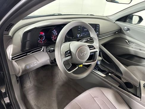 Used 2023 Hyundai Elantra SE w/ Cargo Package image 13