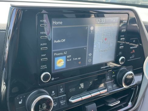 Used 2022 Toyota Highlander XLE image 12