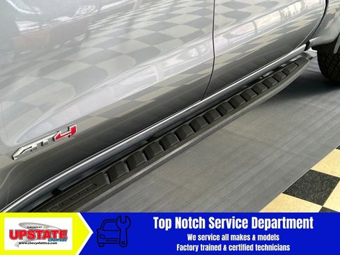 Used 2022 GMC Sierra 1500 AT4 w/ AT4 Premium Package image 5