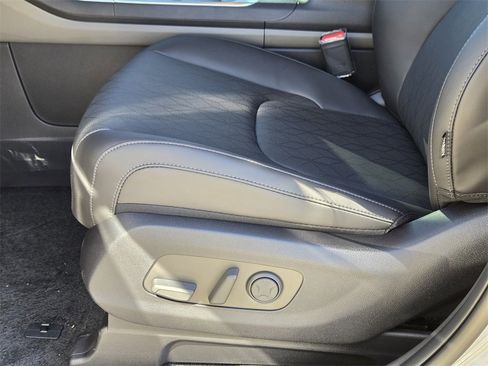 New 2026 Kia Carnival EX image 17