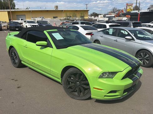 Used 2013 Ford Mustang GT Premium w/ Electronics Pkg RWD image 1
