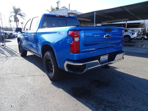 Used 2023 Chevrolet Silverado 1500 LT w/ Leather Package AWD/4WD image 2