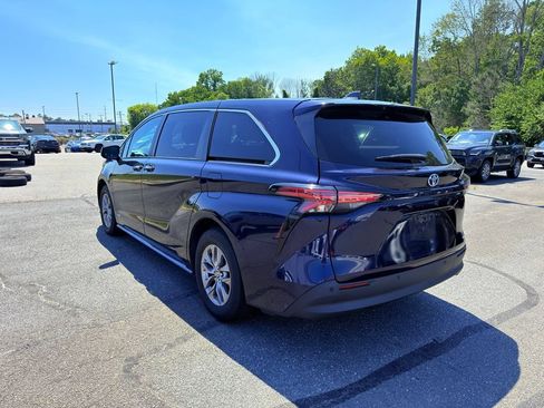 Used 2021 Toyota Sienna XLE FWD image 3