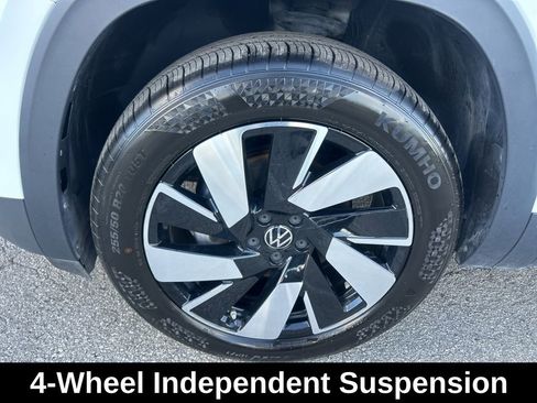 Used 2024 Volkswagen Atlas Cross Sport SE image 18