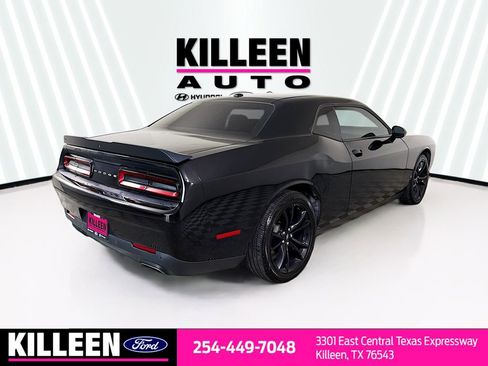 Used 2018 Dodge Challenger SXT w/ Blacktop Package RWD image 8