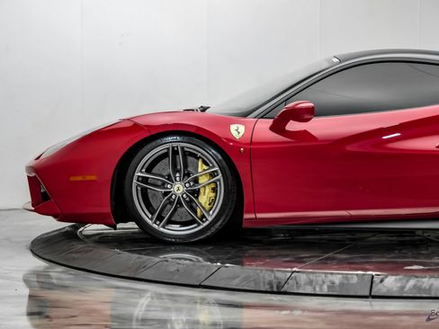 Used 2017 Ferrari 488 GTB RWD image 10