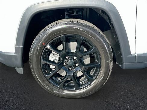 New 2026 Jeep Compass Latitude image 19