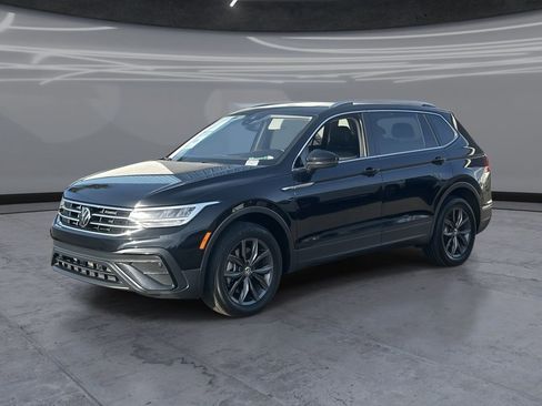 Used 2023 Volkswagen Tiguan SE w/ Panoramic Sunroof Package FWD image 1