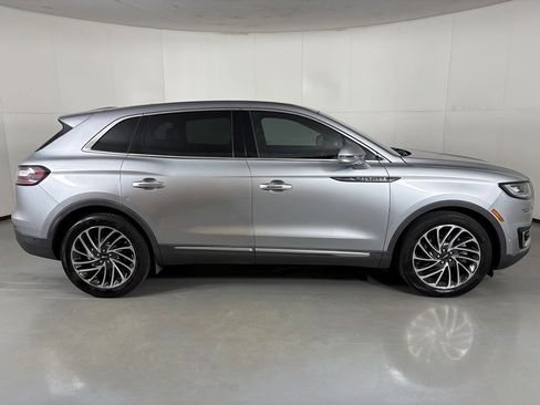 Used 2020 Lincoln Nautilus Reserve FWD image 9