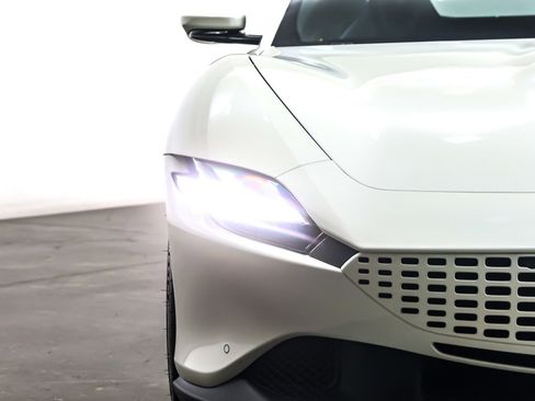 Used 2022 Ferrari Roma image 13
