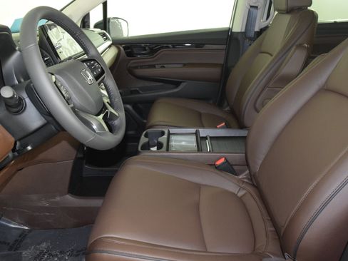 New 2026 Honda Odyssey Touring image 14