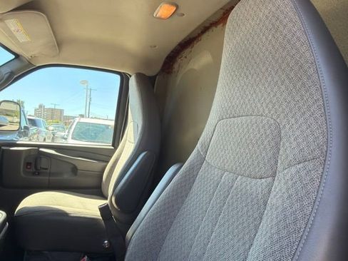 Used 2015 GMC Savana 3500 RWD image 14
