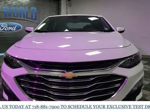 Used 2024 Chevrolet Malibu LT image 3