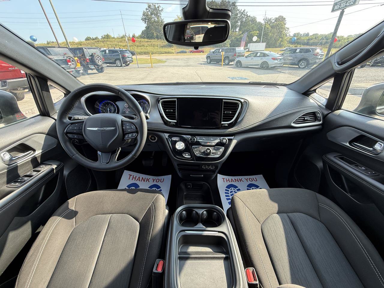 Used 2023 Chrysler Pacifica Touring FWD image 12