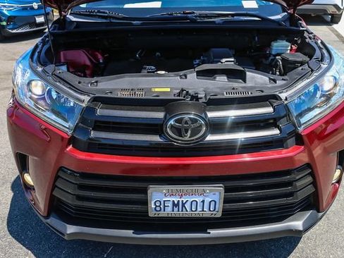 Used 2018 Toyota Highlander SE FWD image 33